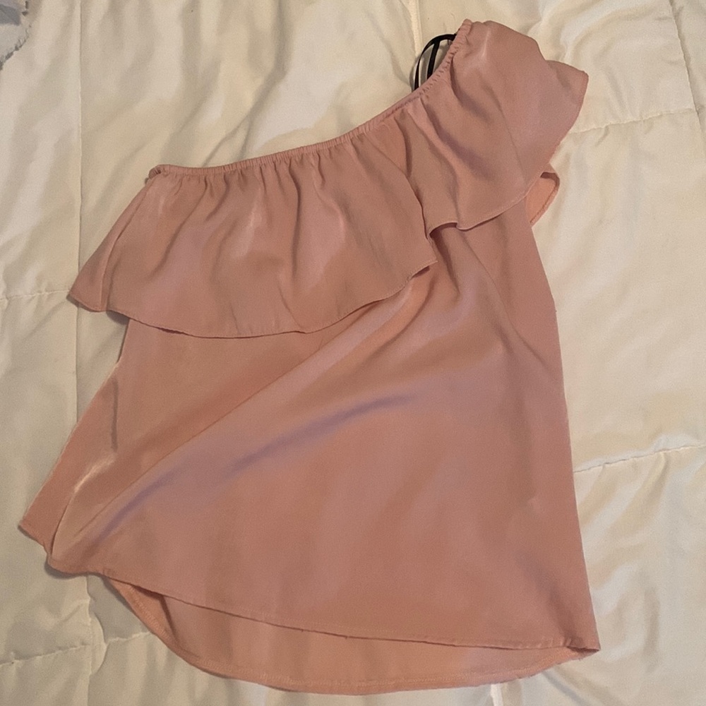 One shoulder top